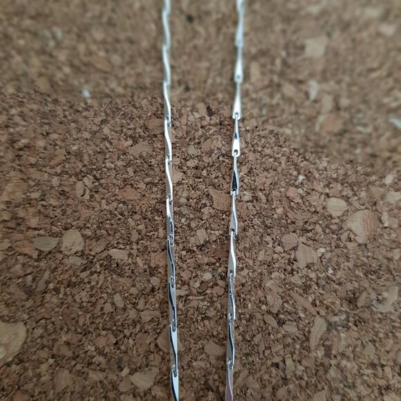Sterling silver necklace with filigree pendant - Picture 4 of 8